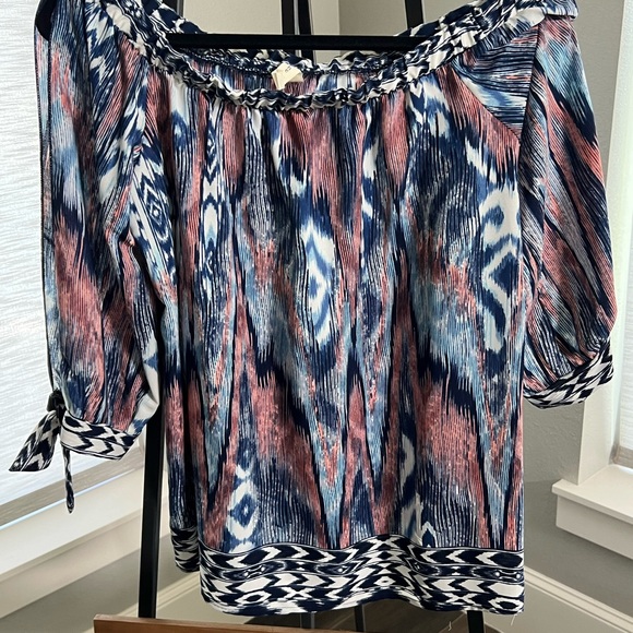Off shoulder printed top. Size M - Picture 1 of 2